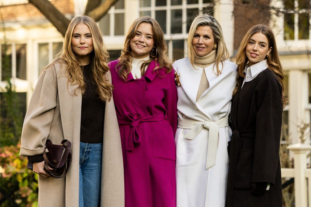 Máxima de Holanda con sus hijas