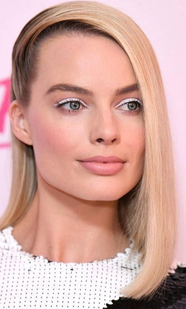 
Muchas famosas se han atrevido a usar delineador blanco, como la bella Margot Robbie
