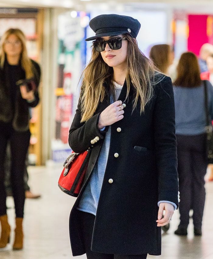 Dakota Johnson en el aeropuerto