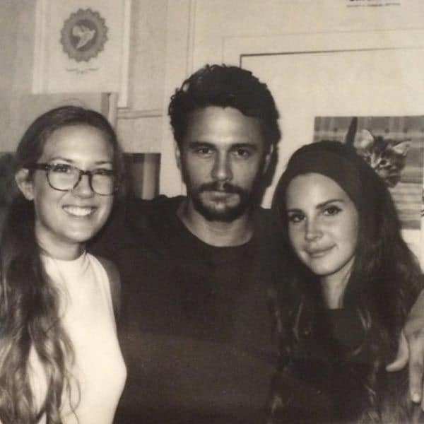 El actor se fotografió con Lana y la hermana de esta, que fueron a verle a Broadway