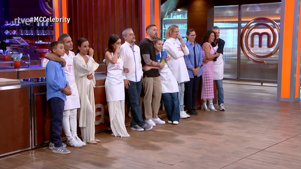 Concursantes MasterChef Celebrity 9 junto a sus familiares