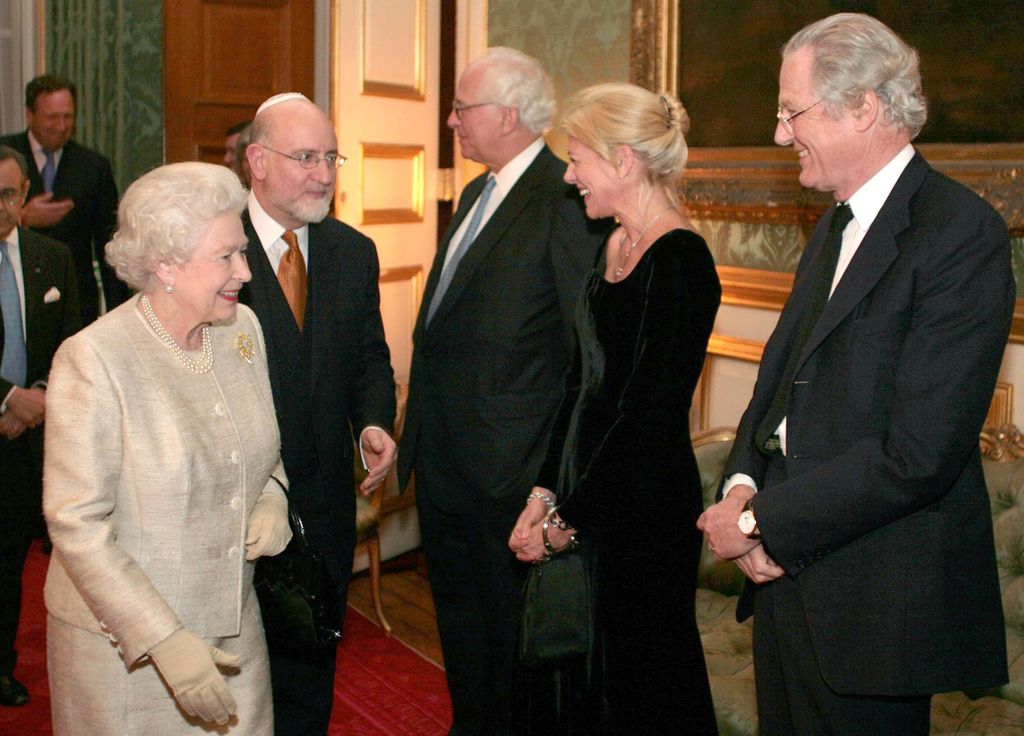 Evely de Rothschild con la reina Isabel II