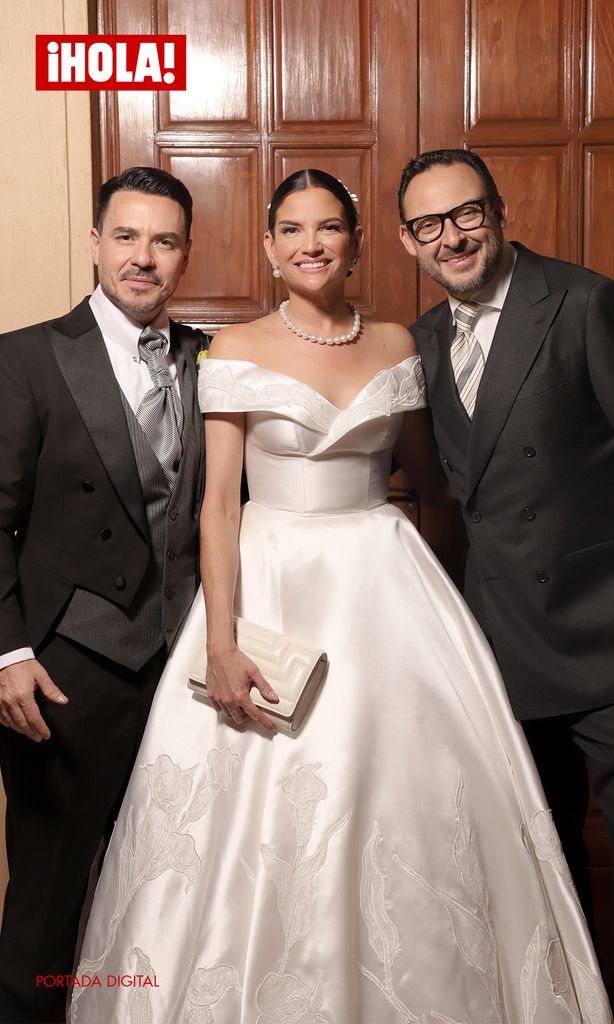 Foto: Rafael Pulido | Vestuario Natalia Jiménez, Arnold Hemkes y Alessandra: hechos a la medida por Benito Santos | Maquillaje: Dan Avilán | Peinado: Carlos Arriola | Joyas: Renata Larios | Wedding Planer: Eder Hernández | Locación: Hacienda La Santa Cruz