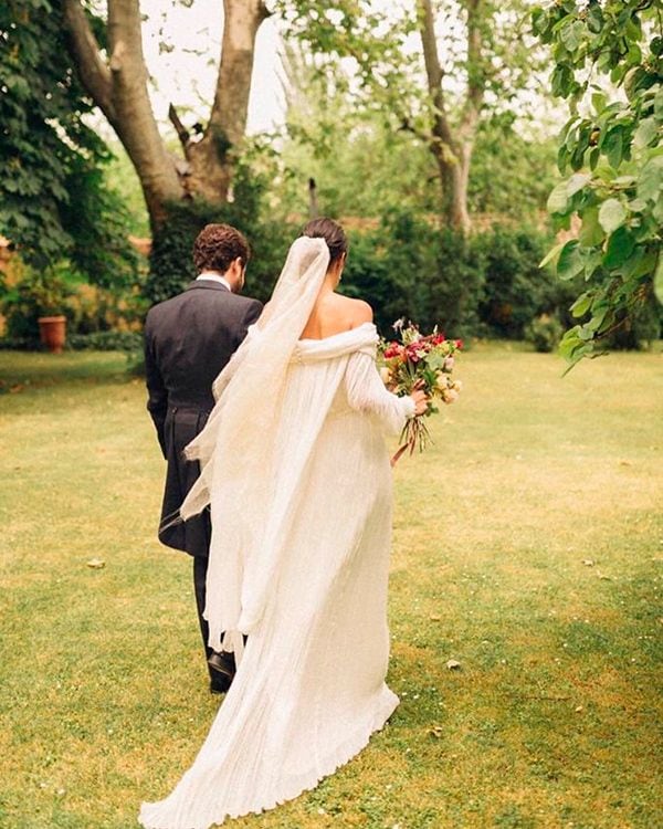 Vestido de novia con escote bardot