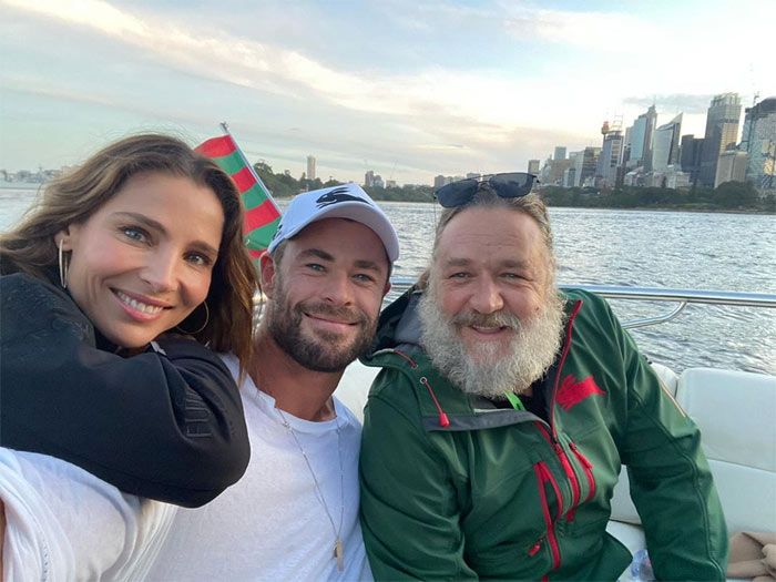 Russell Crowe con Elsa Pataky y Chris Hemsworth en Sidney