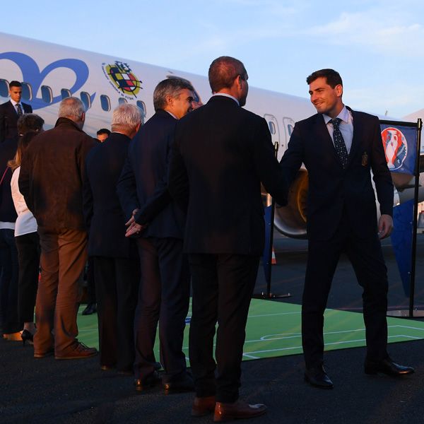 El portero se encuentra ya en Francia con la Selección Española para disputar la Eurocopa, cuyo pistoletazo de salida se dará el viernes con el partido de inauguración entre Francia y Rumanía
