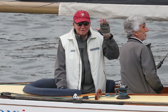 Rey Juan Carlos navegando