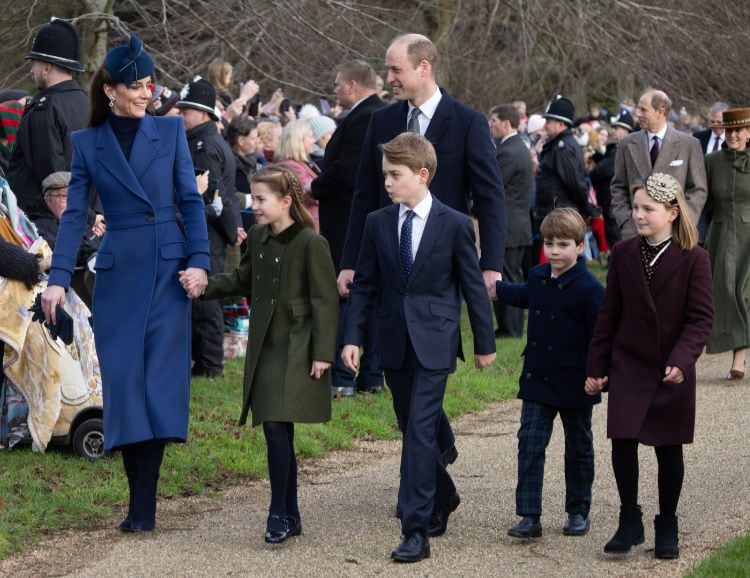 Los príncipes de Gales con sus  hijos