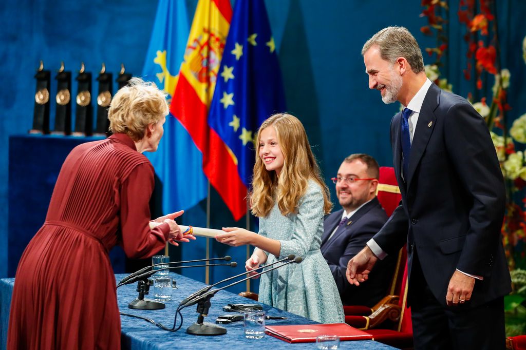 Princesa Leonor y Felipe VI con Siri Hustvedt en los Premios Principe de Asturias 2006