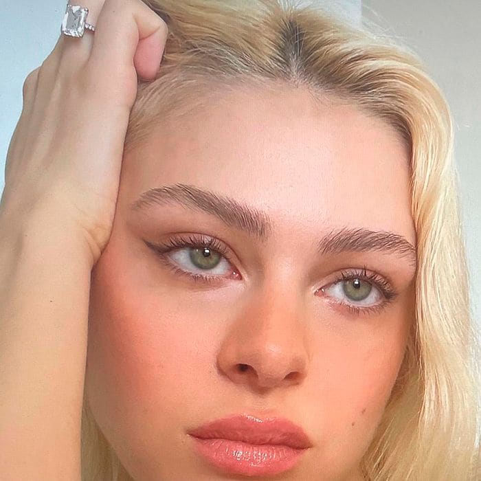 Anillo de compromiso de Nicola Peltz