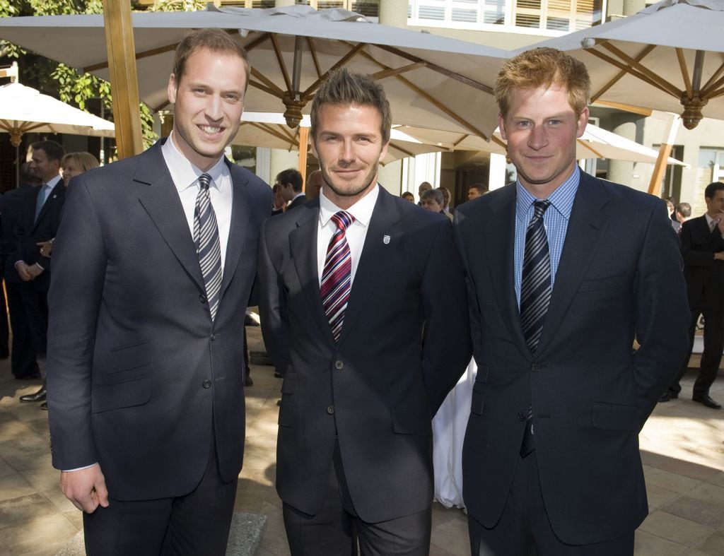 David Beckham con lo príncipes Guillermo y Harry en una recepción de la FIFA en Sudáfrica en el año 2010