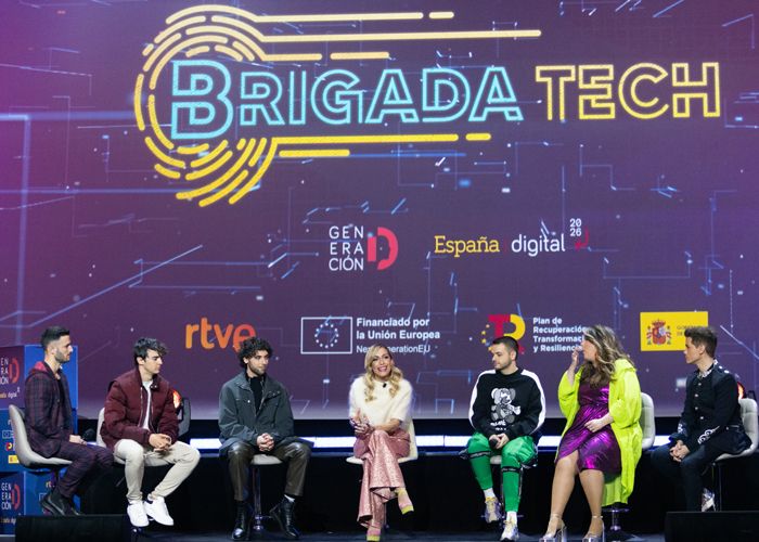Luján Argüelles junto a los mentores digitales de 'Brigada Tech'