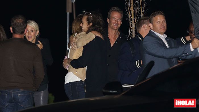 Cindy Crawford y Harry Styles se funden en un abrazo y es que su amistad se remonta ya al año 2014, incluso la modelo hizo un cameo durante el evento de transmisión en vivo de siete horas One Direction Día 1D en Los Ángeles

 
