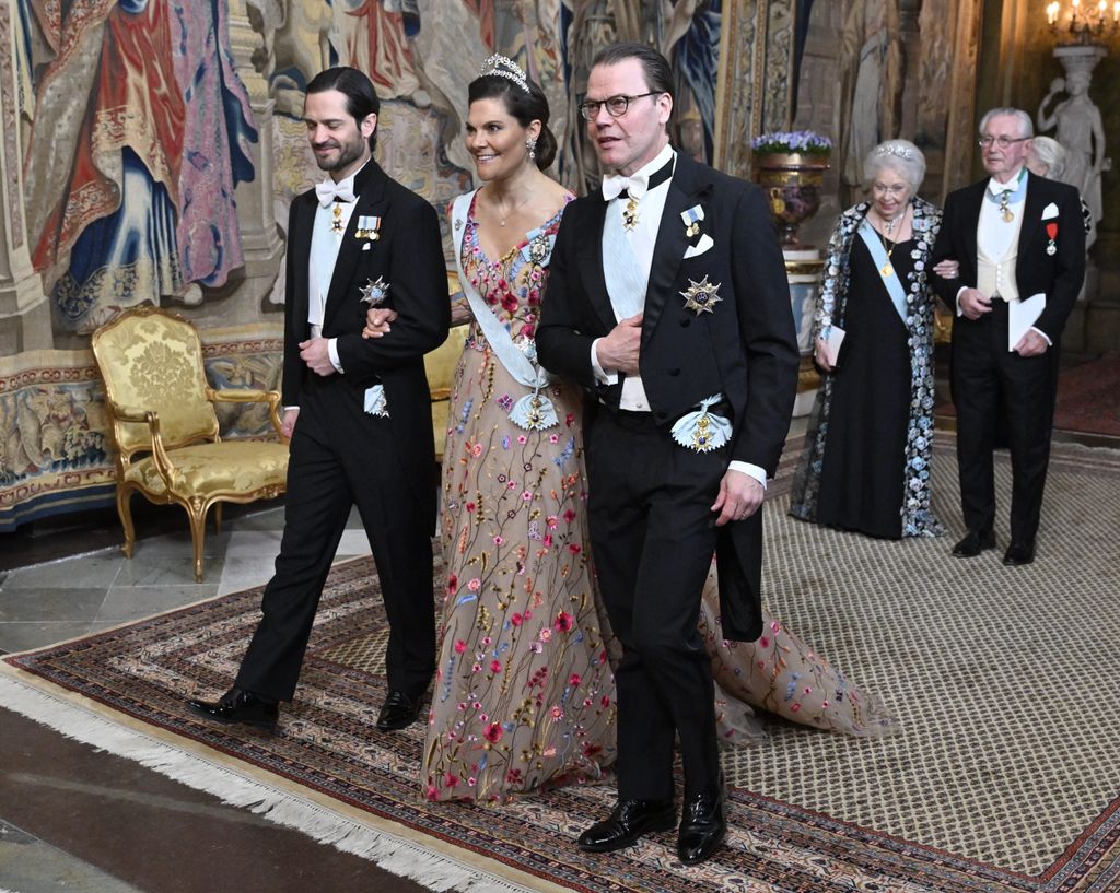 La princesa Victoria de Suecia con su marido Daniel y su hermano, el príncipe Carlos Felipe de Suecia