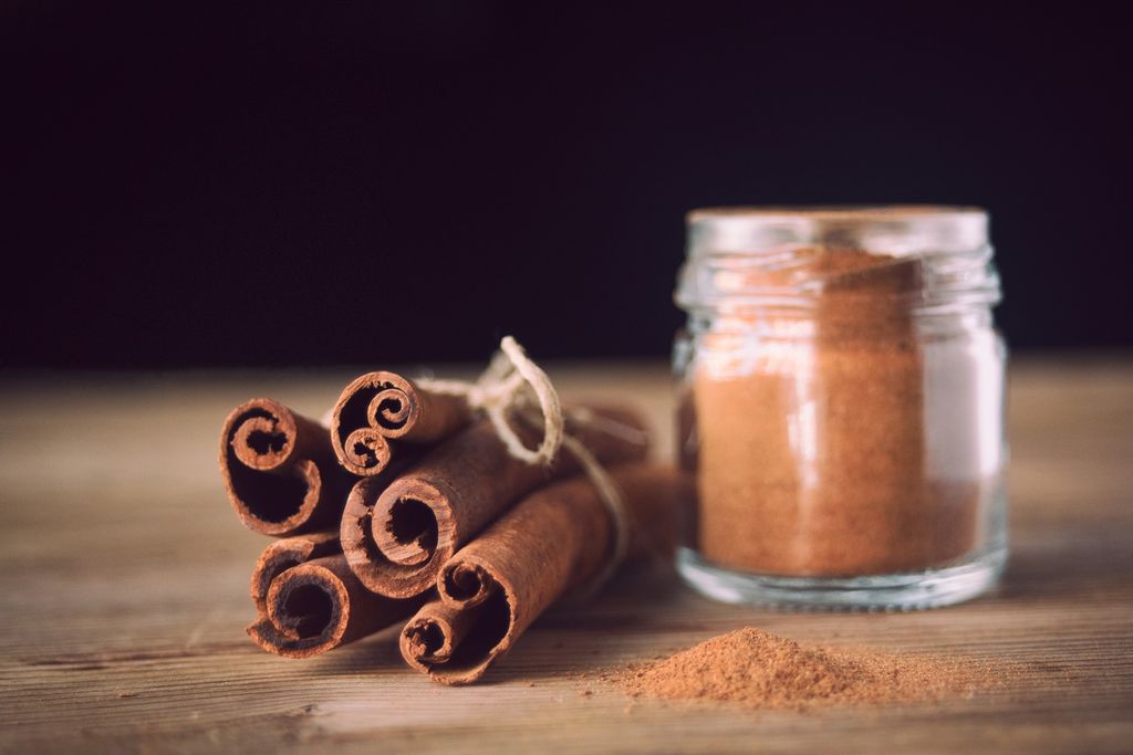 Cinnamon sticks and cinnamon powder on wooden table