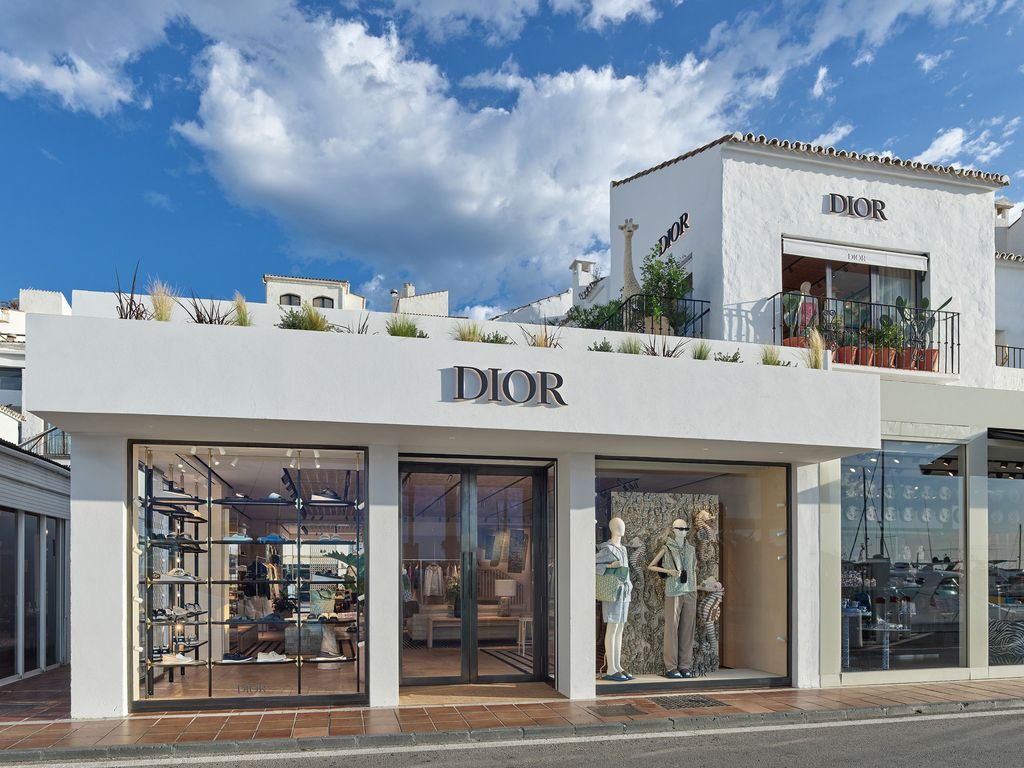 Fachada de la nueva tienda de Dior en Puerto Banús