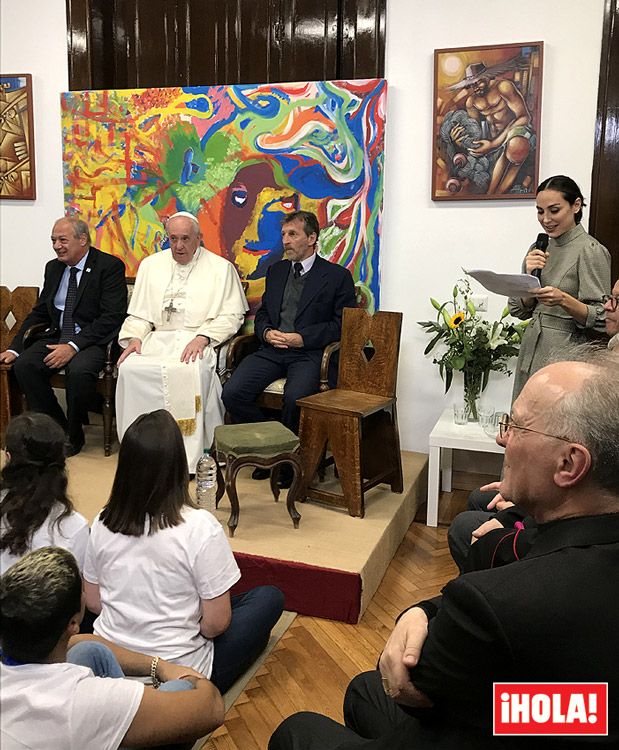 tamara falco con el papa en el vaticano