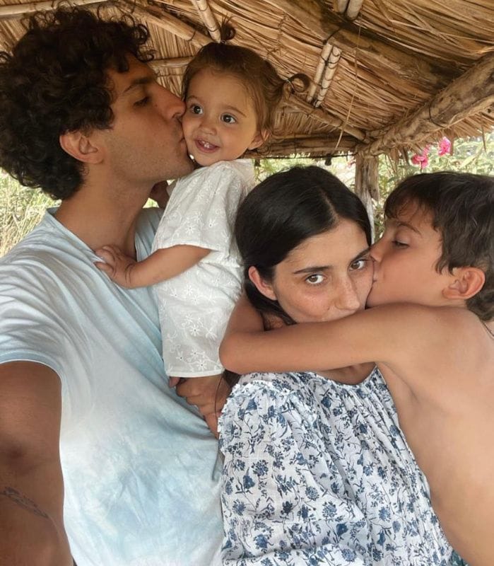 María García de Jaime y Tomás Páramo junto a sus hijos Tomi y Catalina