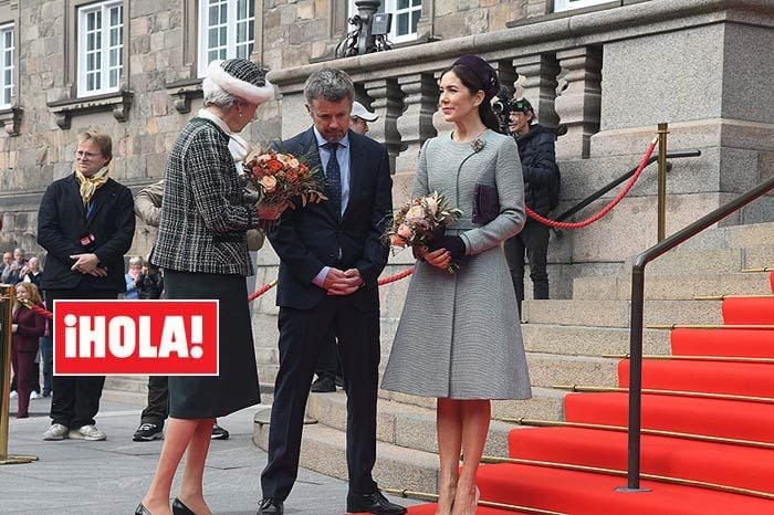 Los príncipes Federico y Mary con la princesa Benedicta