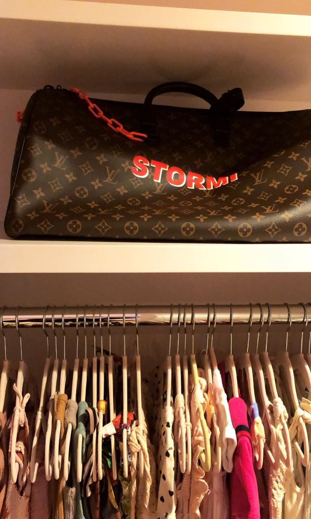 stormi-louis-vuitton-bolso-personalizado