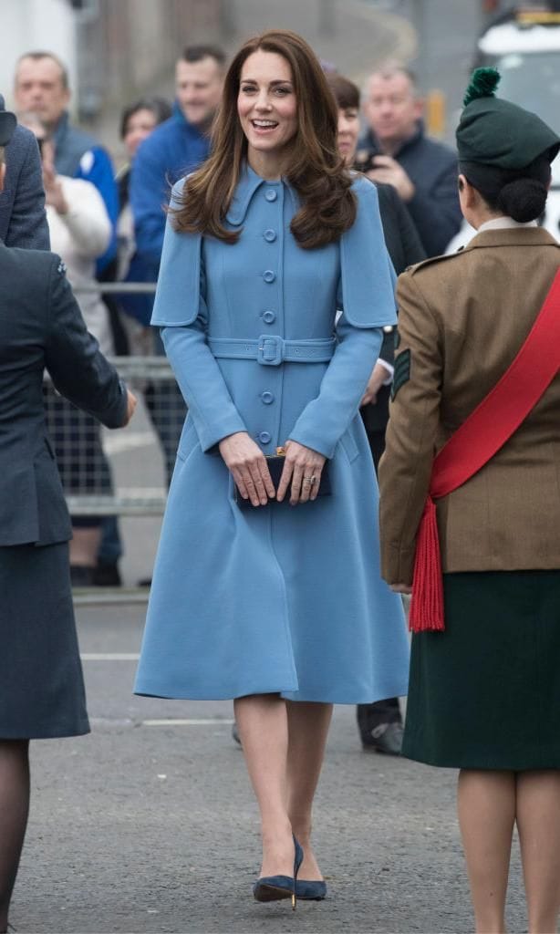 la duquesa de cambridge suele usar coat dress en actos oficiales