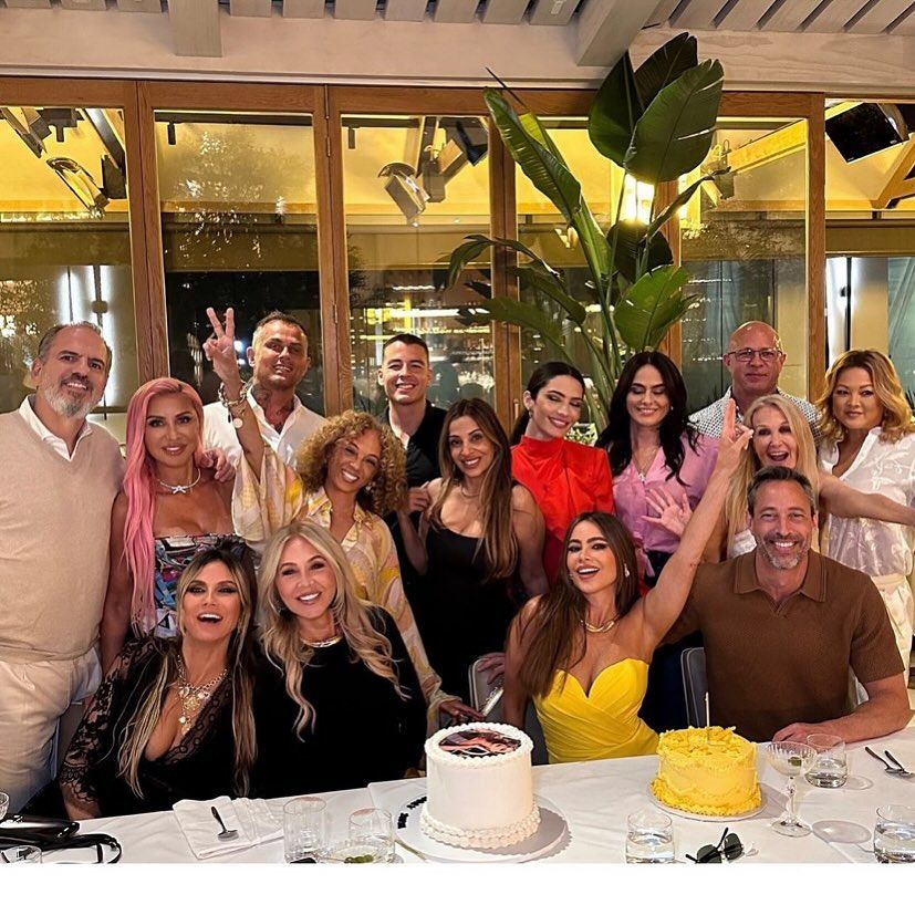 Familia y amigos de Sofía Vergara celebrando su último cumpleaños