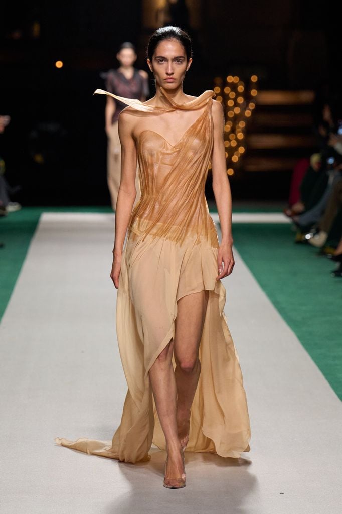 Paris Fashion Week: Victoria Beckham Primavera/Verano 2025