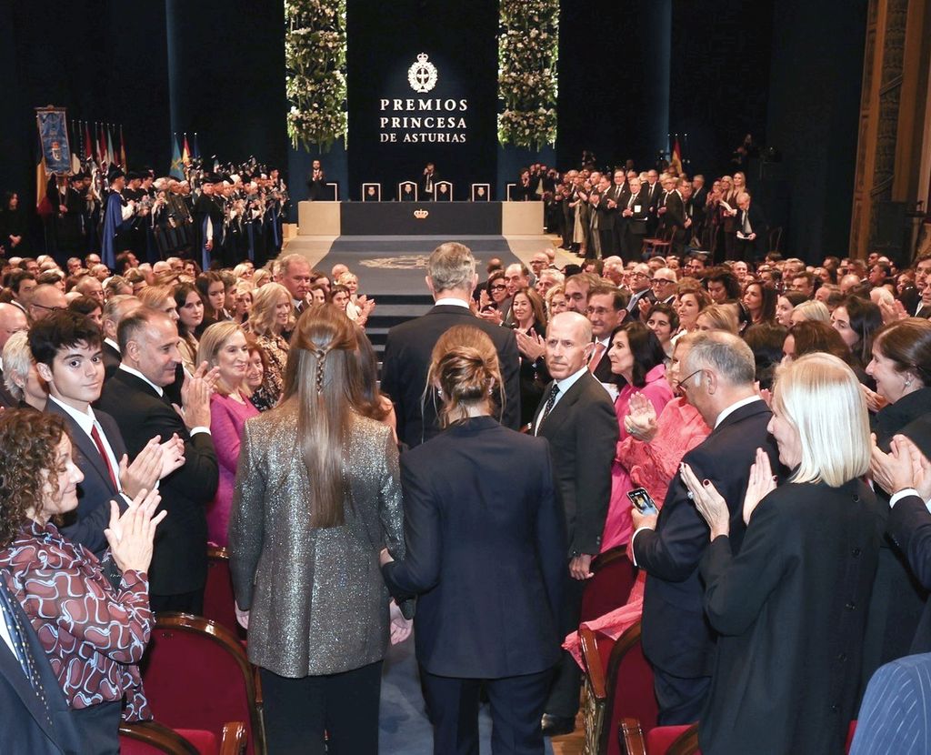 La princesa Leonor y la infanta Sofía en los Premios Princesa de Asturias el 25 de octubre de 2024 en Oviedo