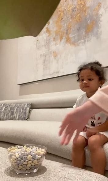 Kylie Jenner teaching patience to daughter Stormi with the viral candy challenge is the cutest thing you\'ll see today