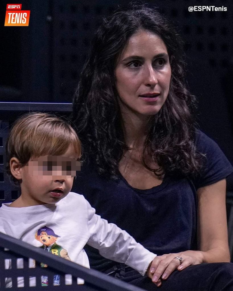 Mery Perelló y su hijo Rafa siguen los entrenamientos previos al partido de Rafa Nadal en la Copa Davis en Málaga