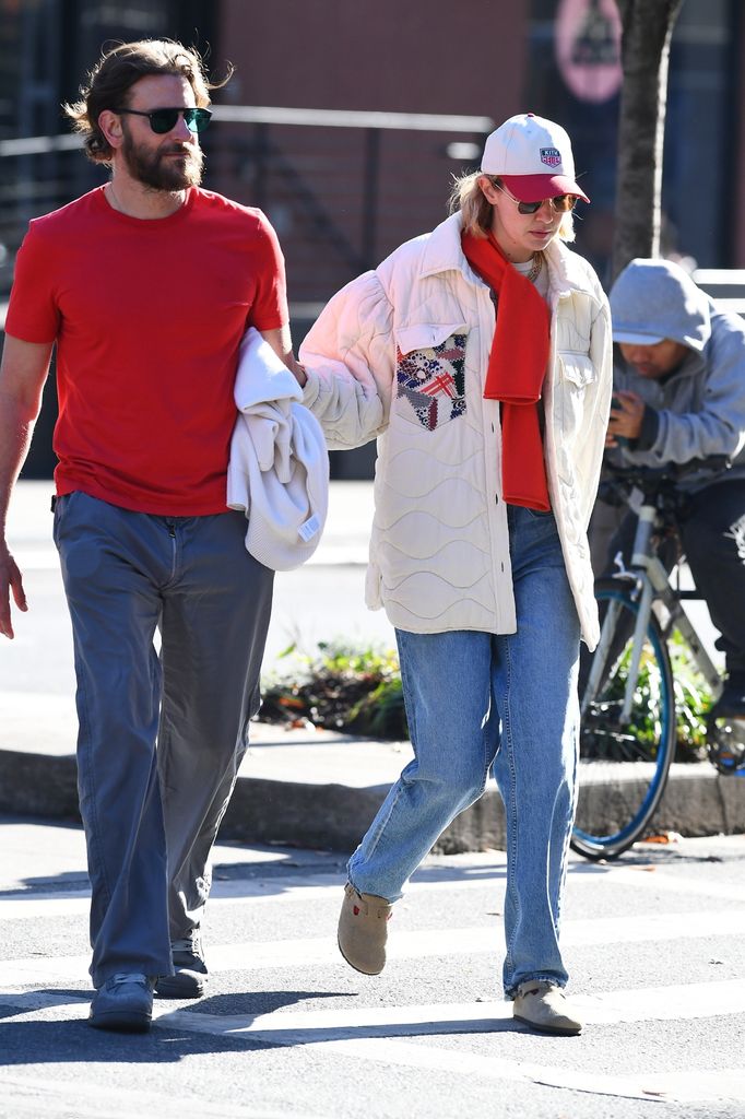 La modelo con su pareja Bradley Cooper en NYC. 