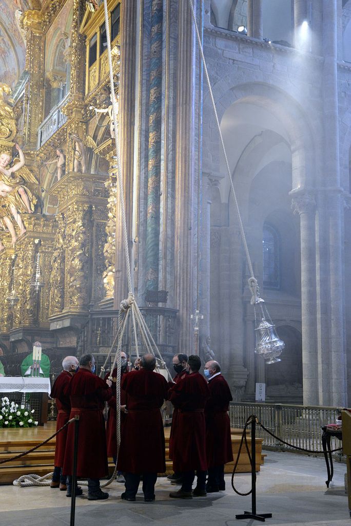 El vuelo del borafumeiro en la catedral de Santiago de Compostela, A Coruña