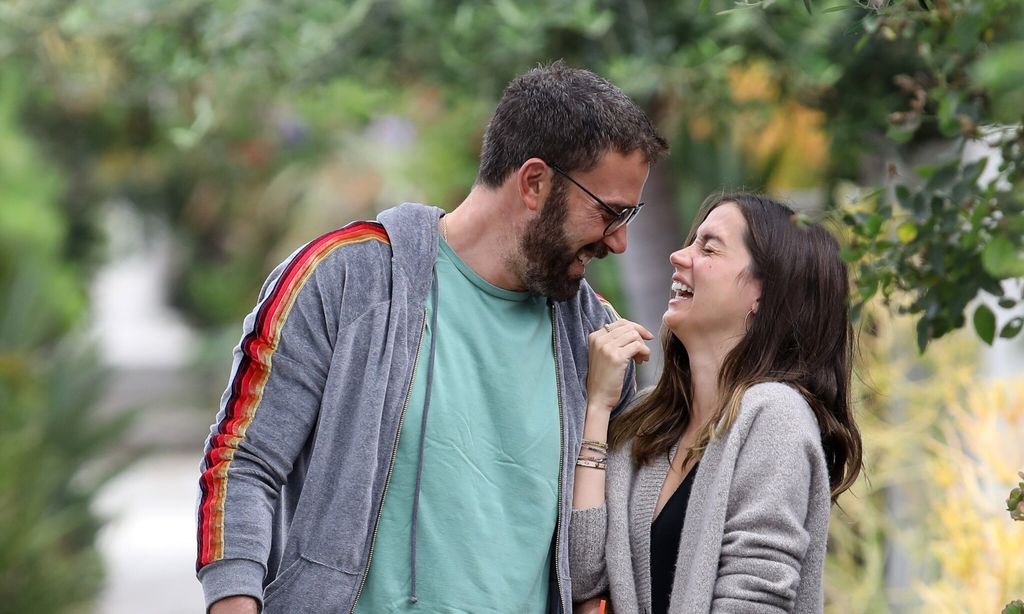 ana de armas has case of the giggles out with ben affleck