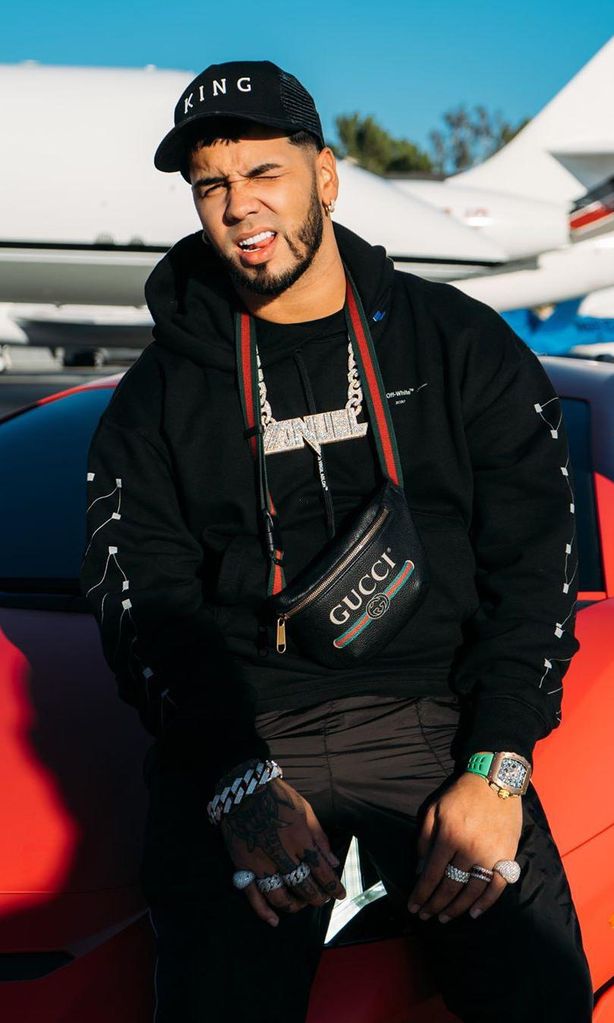 Anuel AA flashes his bling