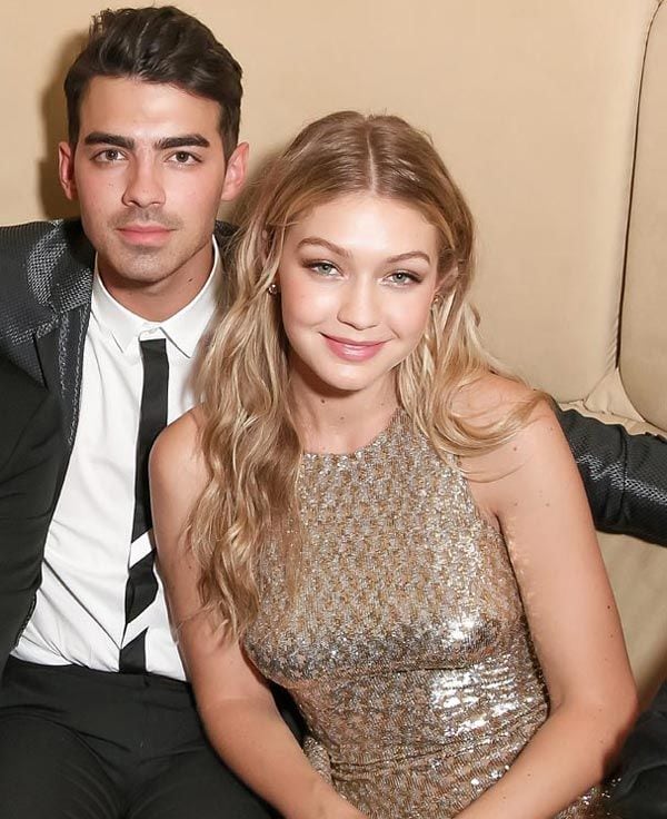 Gigi Hadid y Joe Jones, en los CFDA Fashion Awards 2015 (1 de junio de 2015), una fiesta que compartieron con otros amigos
