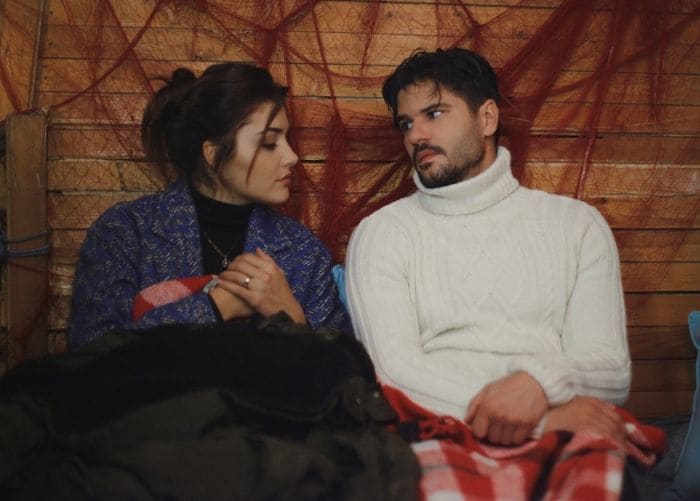 Hande Erçel regresa con 'Perla negra' junto a Tolgahan Sayisman