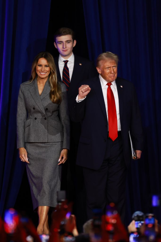 Donald Trump con su mujer Melania y su hijo Barron