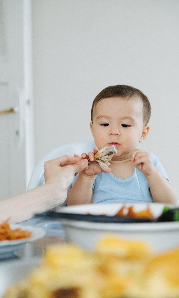 niño comiendo