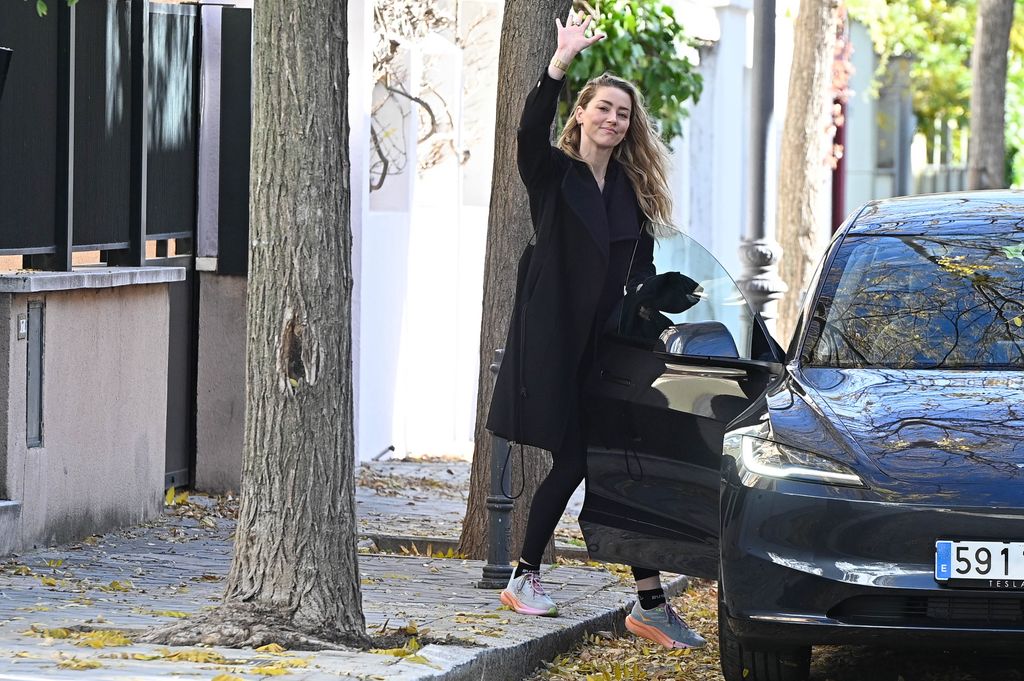 Photo © 2024 Zuma Press/The Grosby Group

December 7, 2024, Madrid, Spain: Amber Heard leaves home with a friend.****

Amber Heard sale de casa con una amiga.