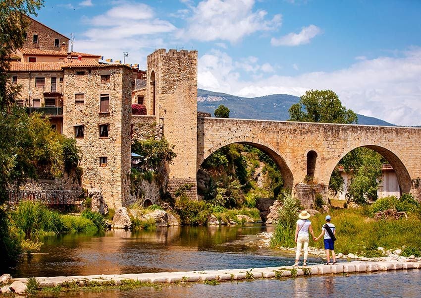 besalu girona puentes