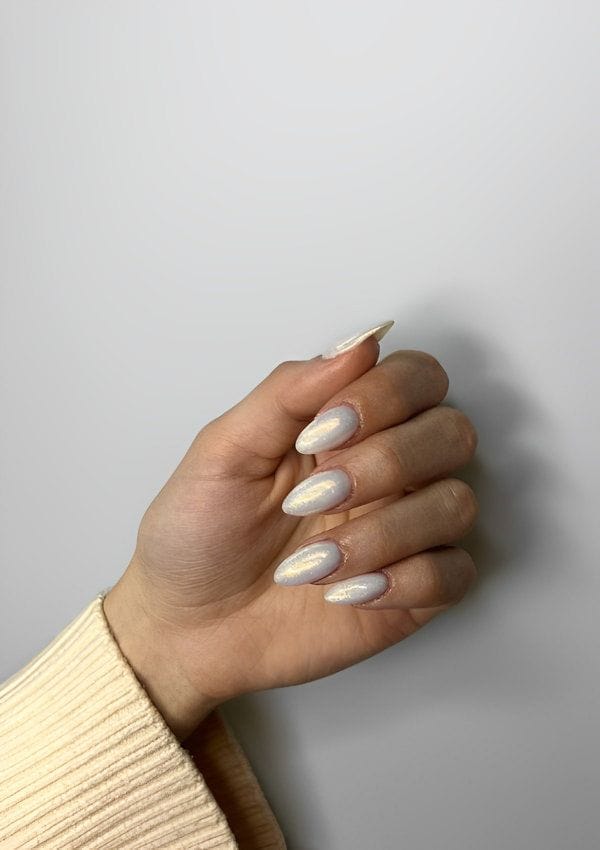 mermaid nails blancas