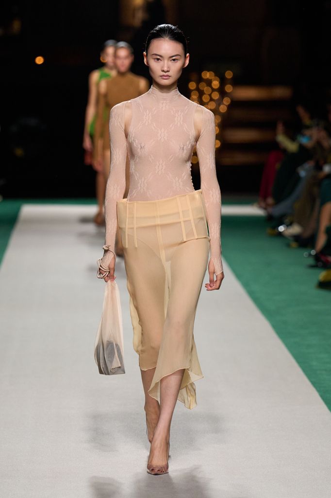 Paris Fashion Week: Victoria Beckham Primavera/Verano 2025