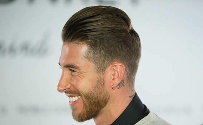 Sergio Ramos con la melena peinada hacia atrás