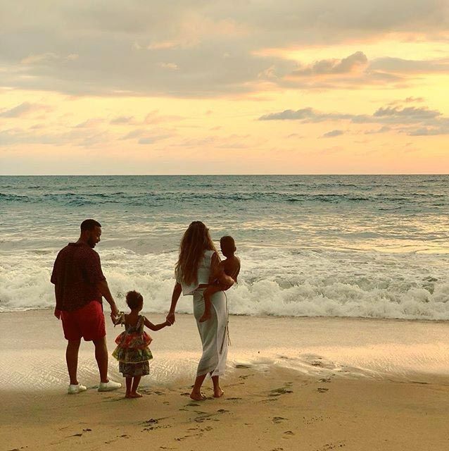 Chrissy Teigen y su familia