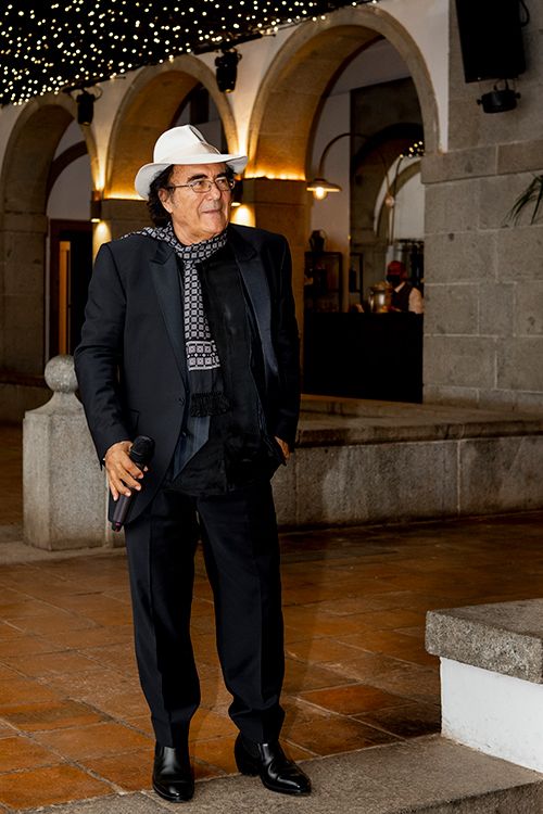 Albano cantando en una boda