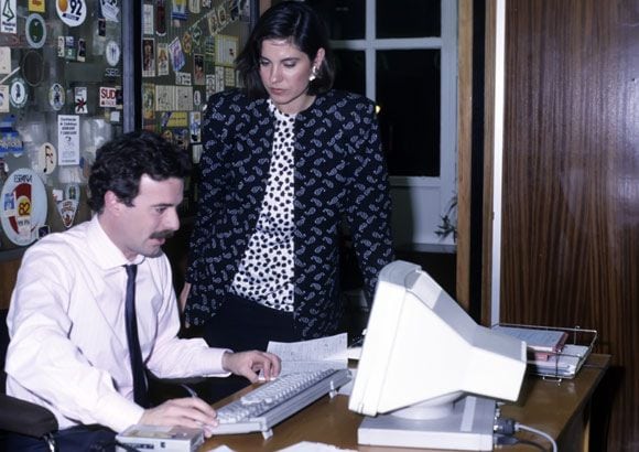 Imagen del año 1980 de Concha García Campoy trabajando con el periodista Manuel Campo Vidal