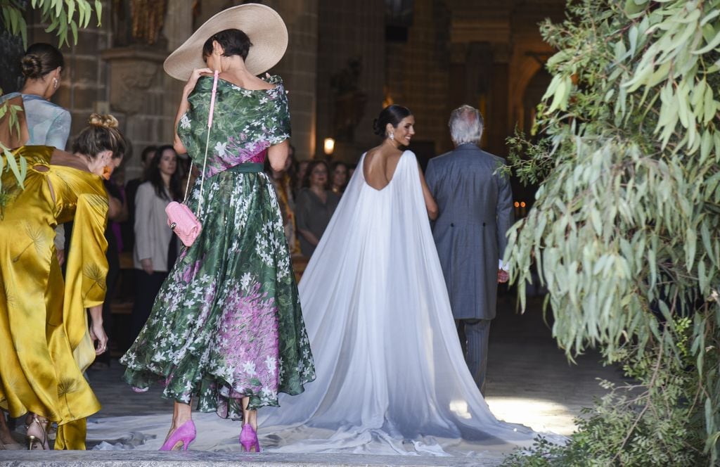 At all times, Ana Cristina has had the help of her 'particular entourage' made up of her three older sisters, who have not left her alone for a single moment.  