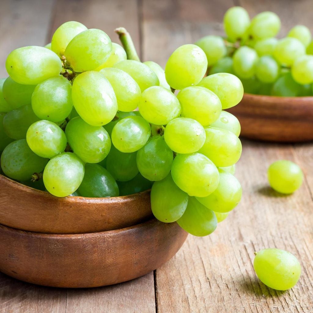 uvas y cerezas