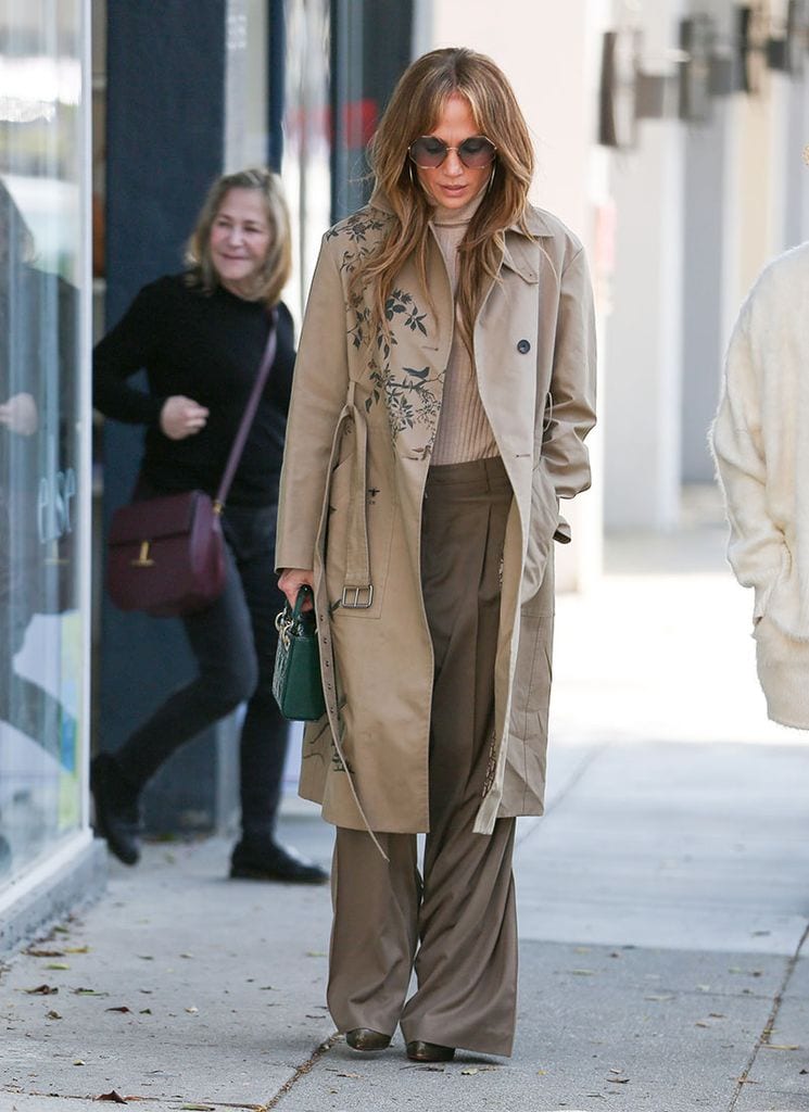 Jennifer Lopez con 'total looks' en mayo