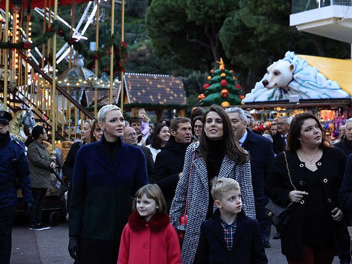 Charlene de Mónaco en un mercadillo de Navidad 